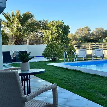 Rose Ground Floor - Private Swimming Pool Garden Vilă *