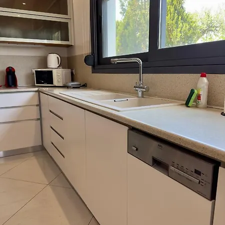 Rose Ground Floor - Private Swimming Pool Garden Vilă *