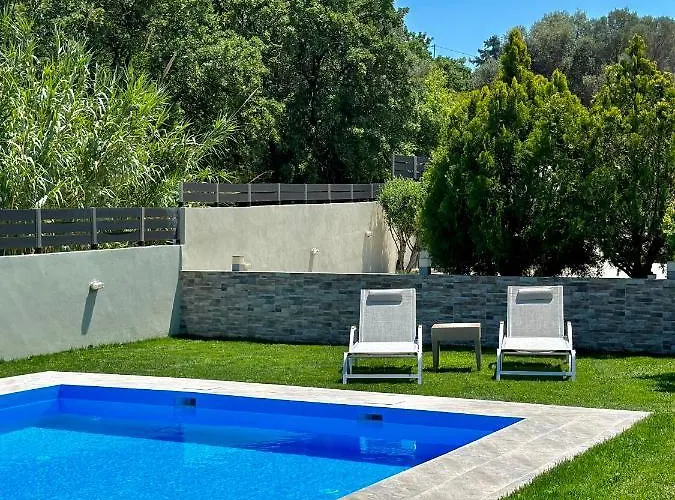 Villa Rose Ground Floor - Private Swimming Pool Garden *