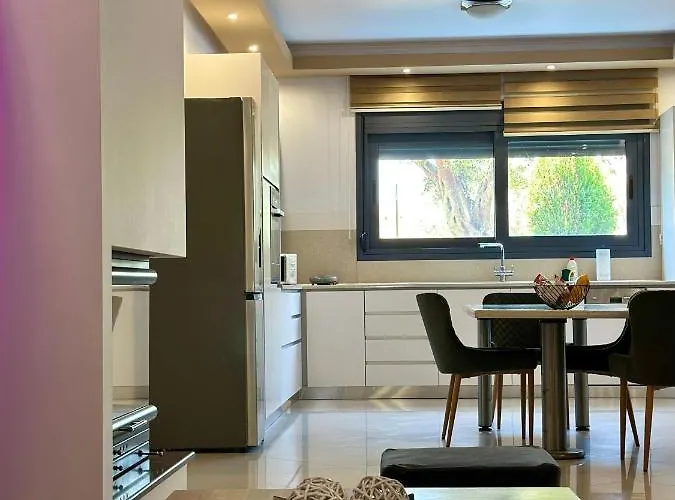 Rose Ground Floor - Private Swimming Pool Garden *