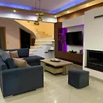 Villa Rose Ground Floor - Private Swimming Pool Garden *