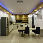 Rose Ground Floor - Private Swimming Pool Garden *