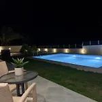 Villa Rose Ground Floor - Private Swimming Pool Garden *