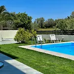 Villa Rose Ground Floor - Private Swimming Pool Garden *