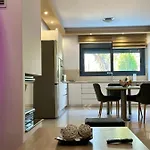 Rose Ground Floor - Private Swimming Pool Garden *