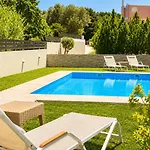Rose Ground Floor - Private Swimming Pool Garden