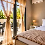 Villa Rose Ground Floor - Private Swimming Pool Garden *