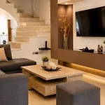 Villa Rose Ground Floor - Private Swimming Pool Garden *