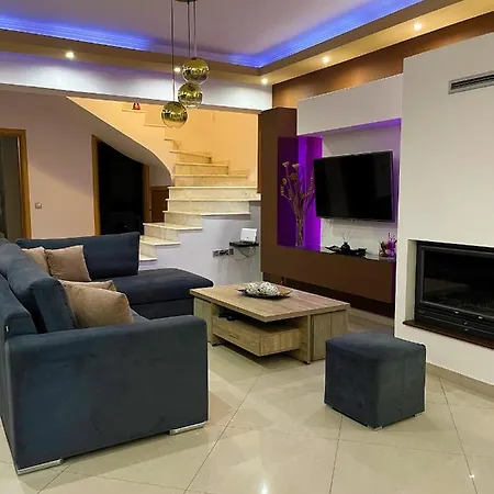 Villa Rose Ground Floor - Private Swimming Pool Garden *