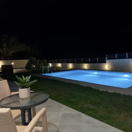 Villa Rose Ground Floor - Private Swimming Pool Garden *