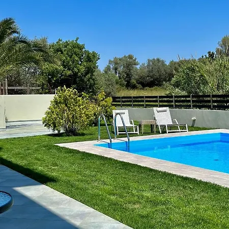 Villa Rose Ground Floor - Private Swimming Pool Garden *