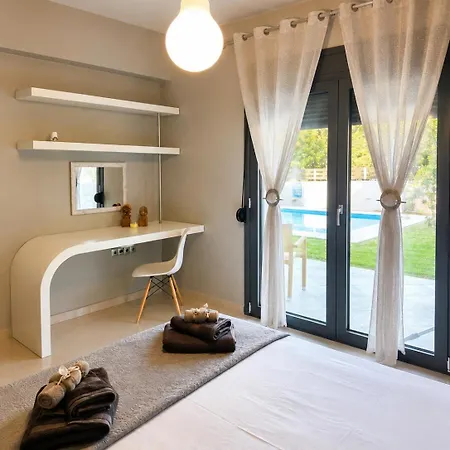 Villa Rose Ground Floor - Private Swimming Pool Garden