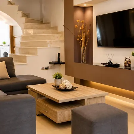 Villa Rose Ground Floor - Private Swimming Pool Garden *