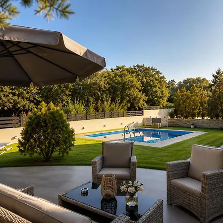 Villa Rose Ground Floor - Private Swimming Pool Garden