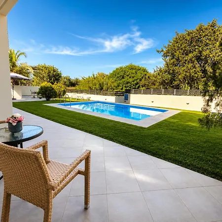 Rose Ground Floor - Private Swimming Pool Garden *
