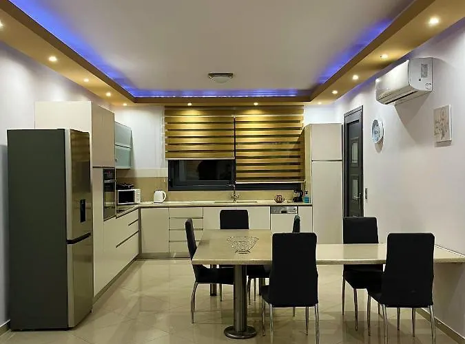 Rose Ground Floor - Private Swimming Pool Garden *