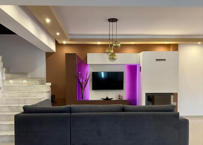 Villa Rose Ground Floor - Private Swimming Pool Garden *