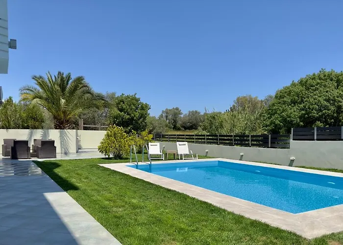 Rose Ground Floor - Private Swimming Pool Garden *