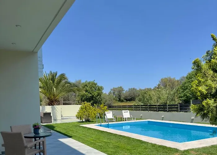 Rose Ground Floor - Private Swimming Pool Garden Villa *