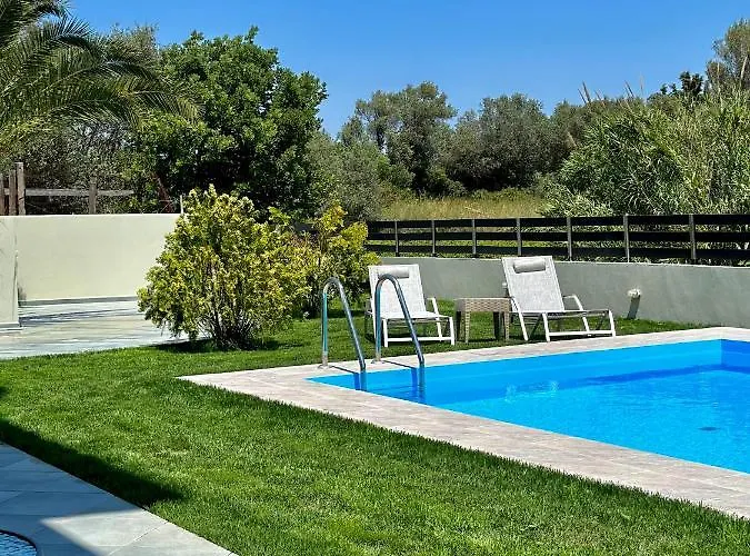 Villa Rose Ground Floor - Private Swimming Pool Garden *