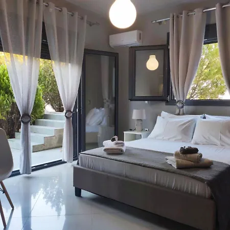 Rose Ground Floor - Private Swimming Pool Garden 빌라