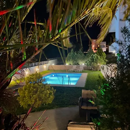 Rose Ground Floor - Private Swimming Pool Garden 빌라