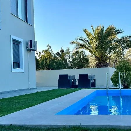 Rose Ground Floor - Private Swimming Pool Garden 빌라 *