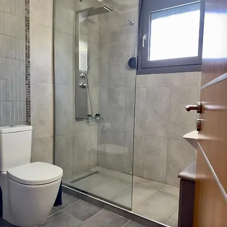 Rose Ground Floor - Private Swimming Pool Garden 빌라